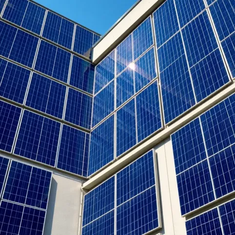 Montaż paneli fotowoltaicznych na elewacji